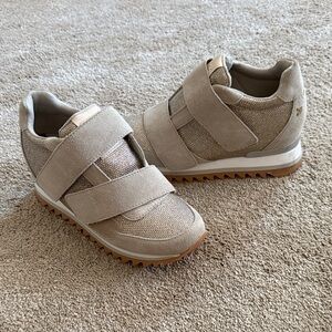 Gioseppo stylish gold sneaker Shoes